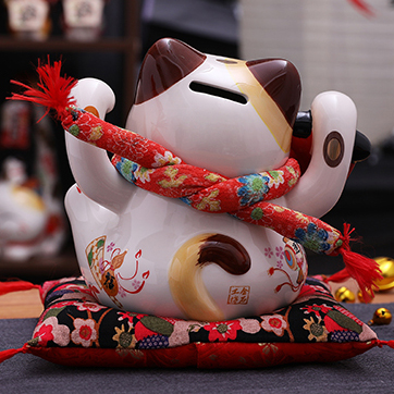 Japanese style Lucky Cat Decoration for indoor