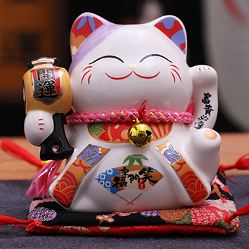 Japanese style Lucky Cat Decoration for indoor