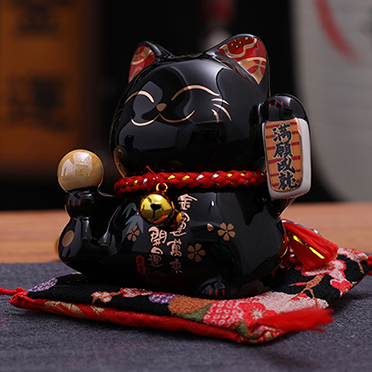 Japanese style Lucky Cat Decoration for indoor