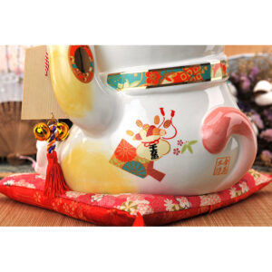 Japanese style Lucky Cat Decoration for indoor