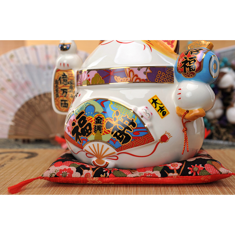 Japanese style Lucky Cat Decoration for indoor