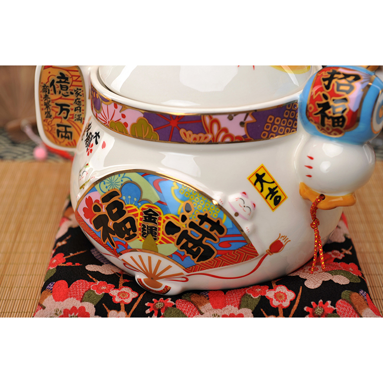 Japanese style Lucky Cat Decoration for indoor