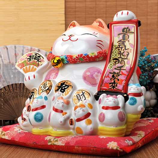 Japanese style Lucky Cat Decoration for indoor