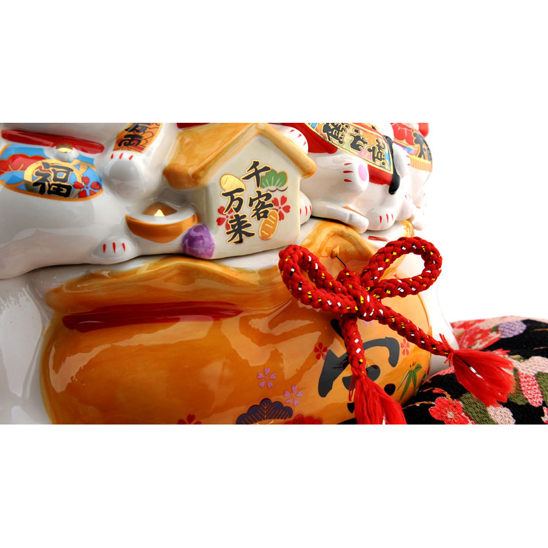 Japanese style Lucky Cat Decoration for indoor
