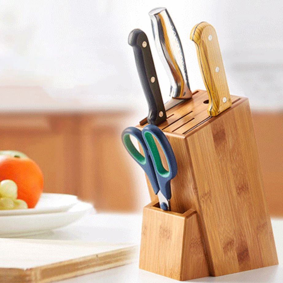A wooden knife holder with 3 knift and 1 scissor.