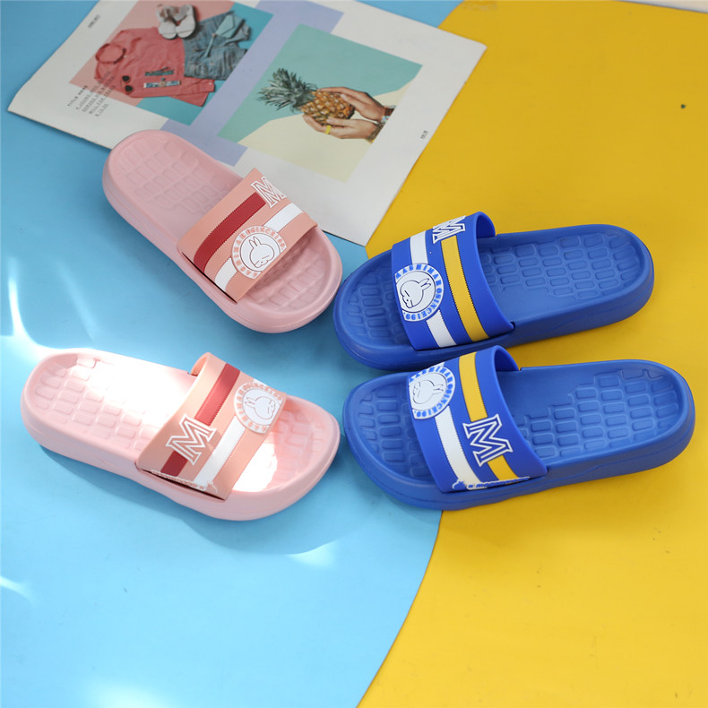 2 pairs of Mashi Maro Slipper. The Pinkone is on the left, and the Blue one is on the right.
