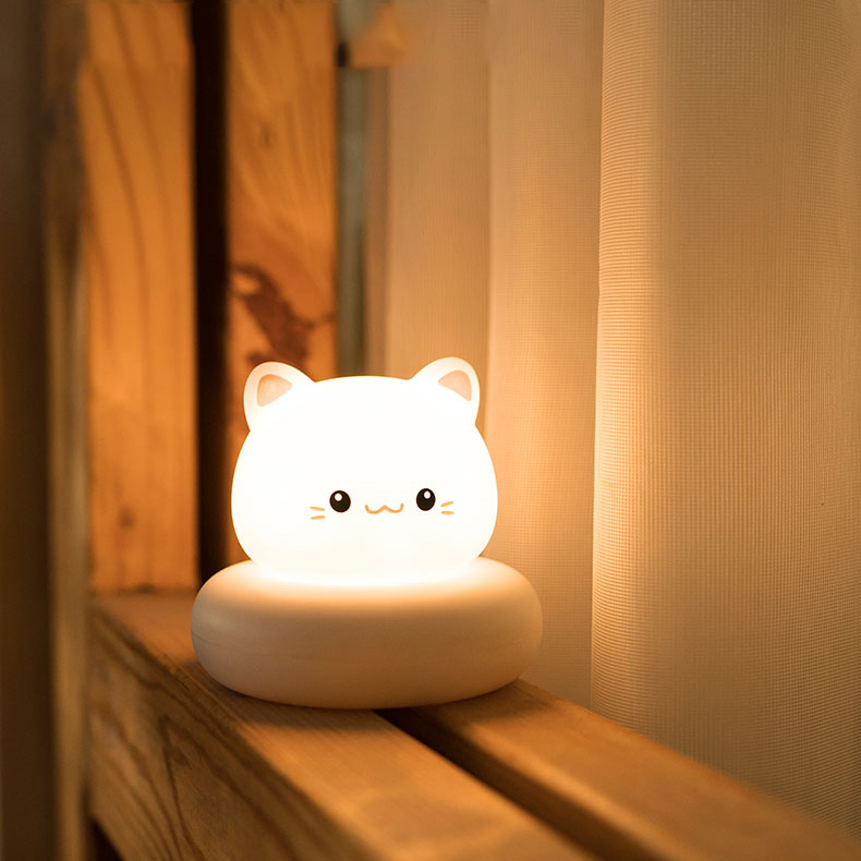 A white cat bed lamp.