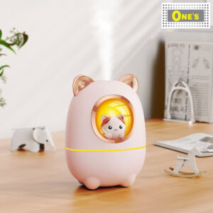 Display of Desktop Cartoon Space Cat USB Portable Humidifier, white. With colorful decorative light.