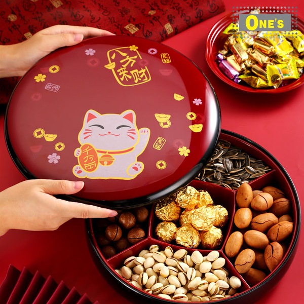 Lucky Cat Candy Box for Chinese New Year.