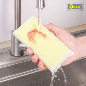 一組五件網袋廚房清潔百潔布 (A set of 5 Kitchen Sponge) Made in Japan, in color pink, yellow and Blue.