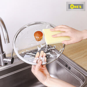 一組五件網袋廚房清潔百潔布 (A set of 5 Kitchen Sponge) Made in Japan, in color pink, yellow and Blue.