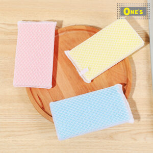 一組五件網袋廚房清潔百潔布 (A set of 5 Kitchen Sponge) Made in Japan, in color pink, yellow and Blue.