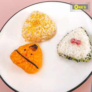 日本製三角形飯糰模具(Made in Japan DIY Rice Triangle Ball Origini Mold) 2 in a pack. One Big one small.