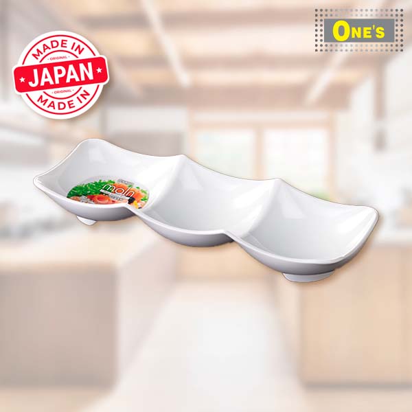 Moln series, Japan Made Eating Plate. Made by Japanese Company Nakaya. Made of plastic, soild White in color. 3 section provided.