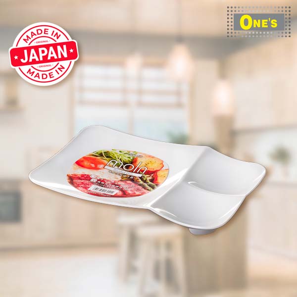 Moln series, Japan Made Eating Plate. Made by Japanese Company Nakaya. Made of plastic, soild White in color. 3 section provided.